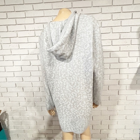 Chico’s Gray Silver Leopard Print Hoodie - Picture 7 of 8